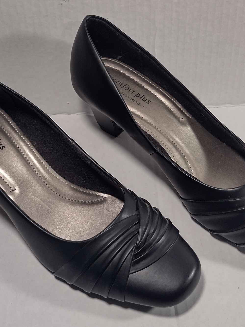 comfort plus by Predictions Black Ruched Low Heel Pumps Size 8.5